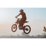 motocicleta eléctrica todoterreno